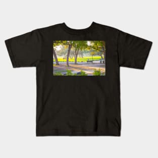 jardim da torre de belém Kids T-Shirt